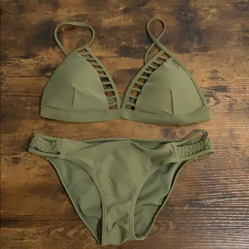 NWOT- 2-pice Women’s swim suit/bathing suit